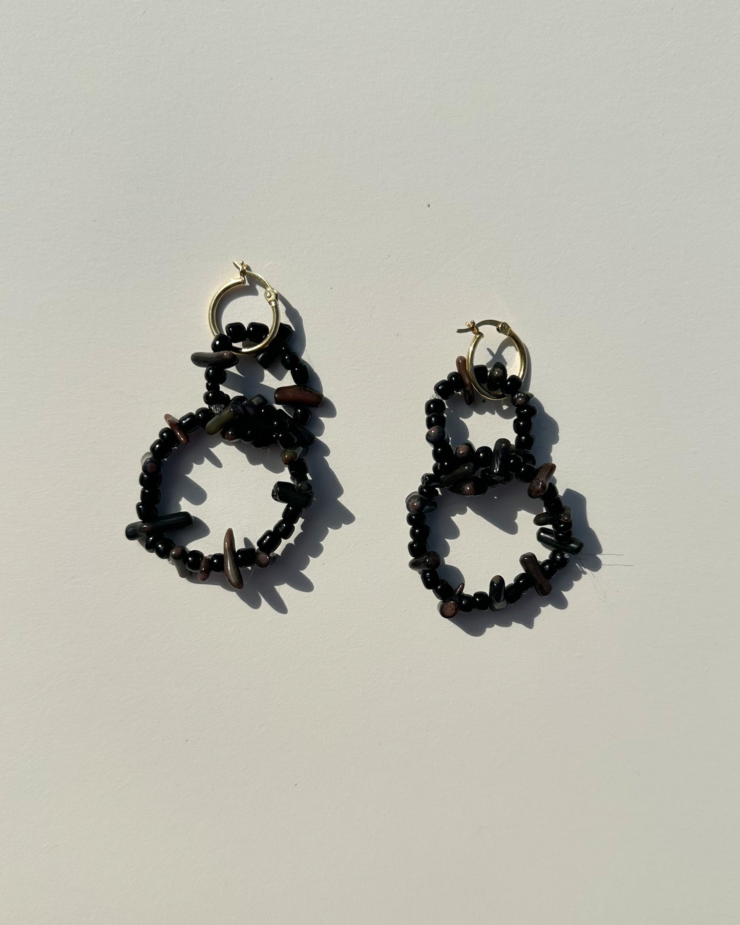 Pendientes de aro infinito. Un solo color.