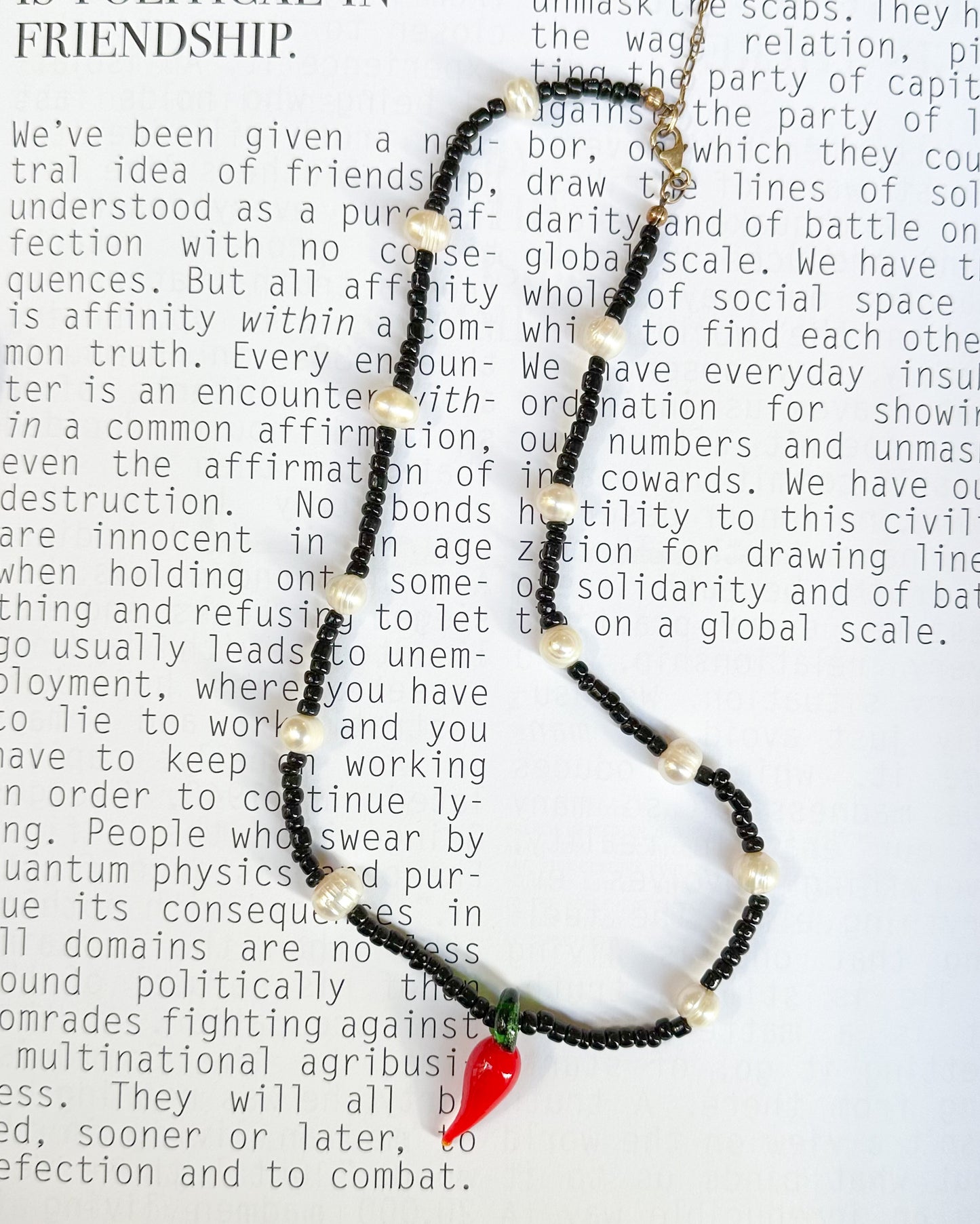 Pearls + cristal chili and black beads necklace.