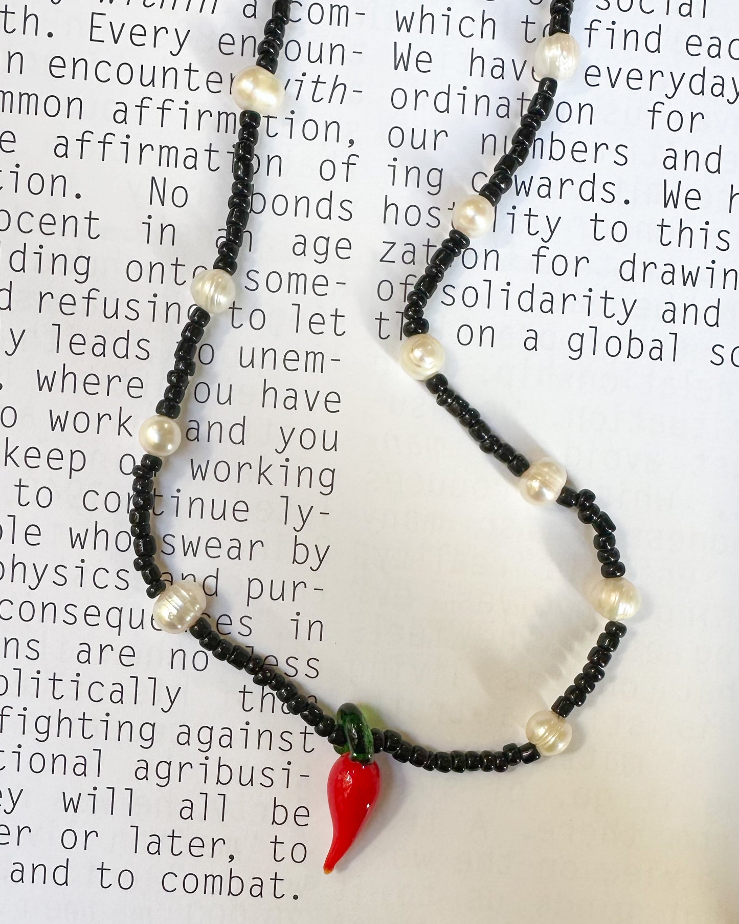 Pearls + cristal chili and black beads necklace.