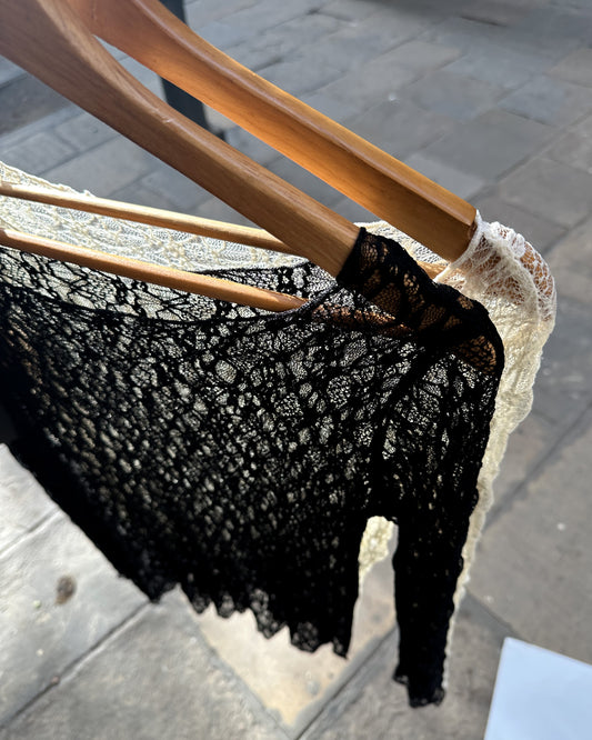 Floral stretch lace long sleeve top.