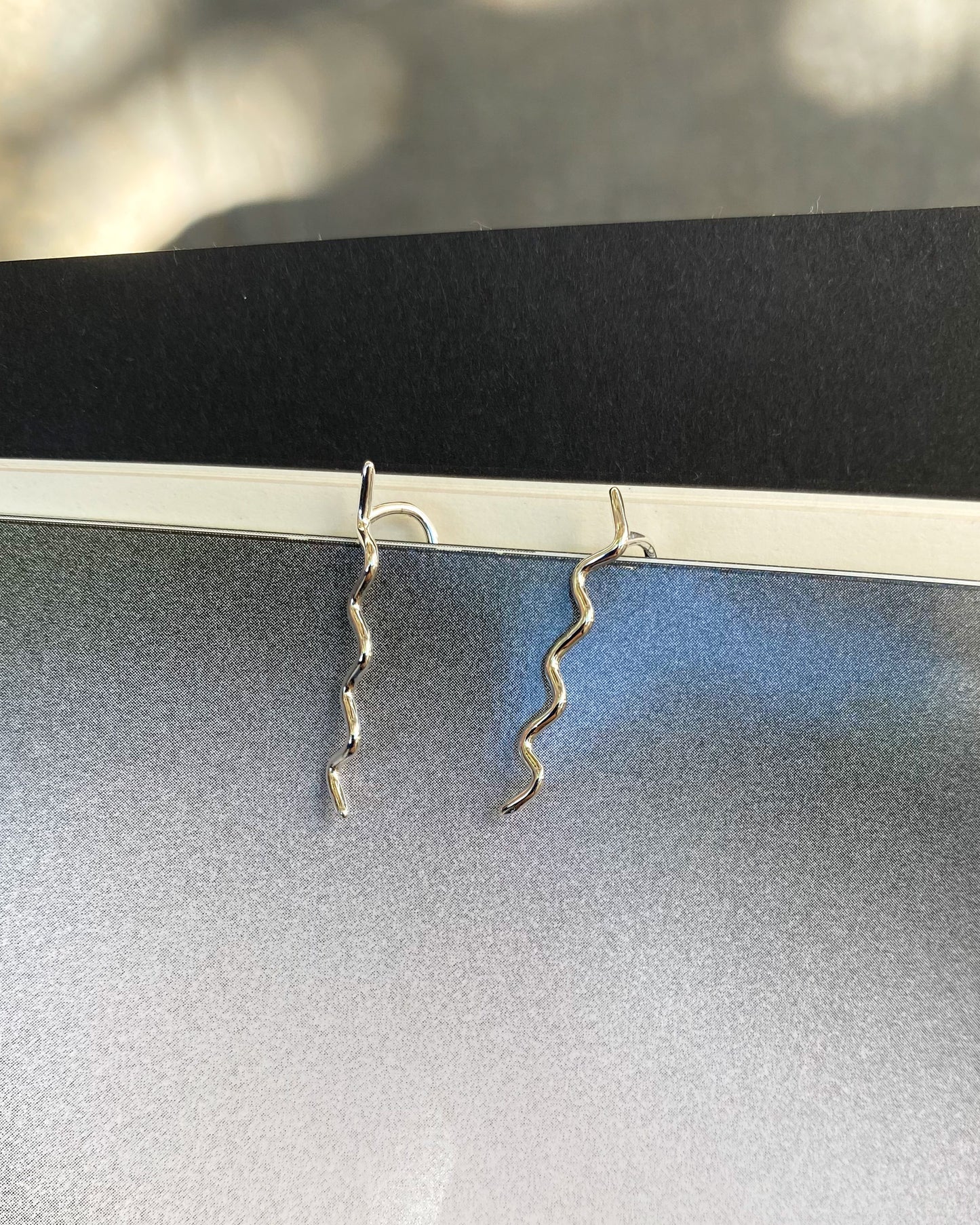 Pendientes trepadores ondulados