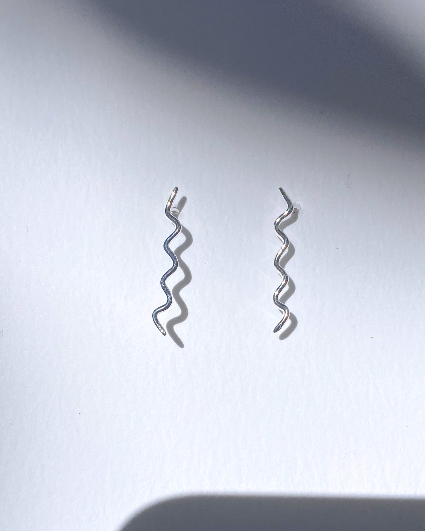 Pendientes trepadores ondulados