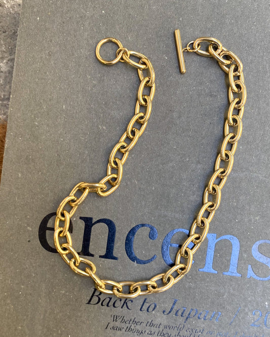 Chunky gold plated chain choker.
