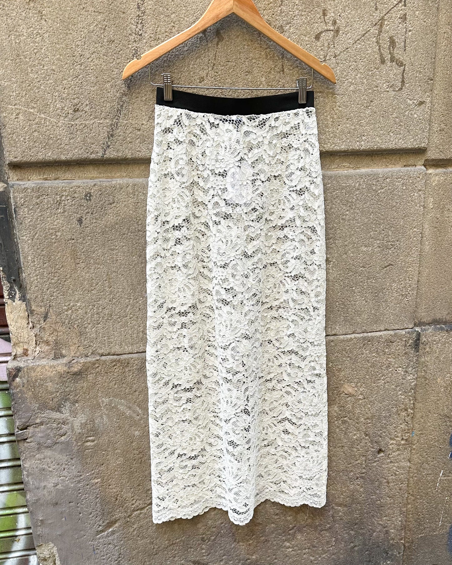 The Stretchy Lace Viscose Skirt