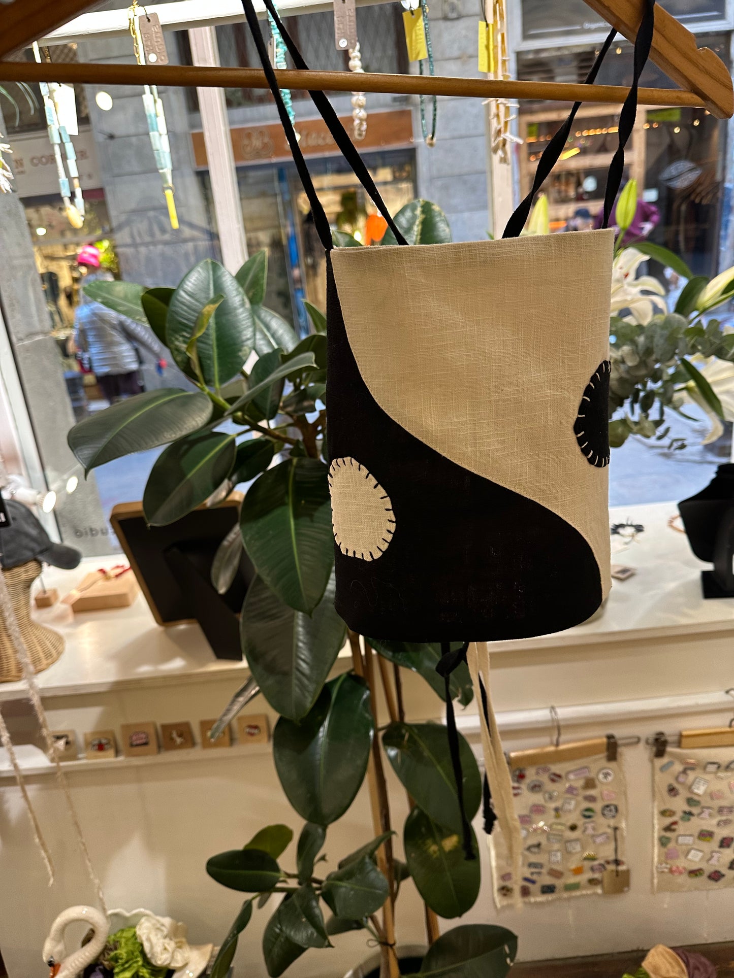 The yin yang top