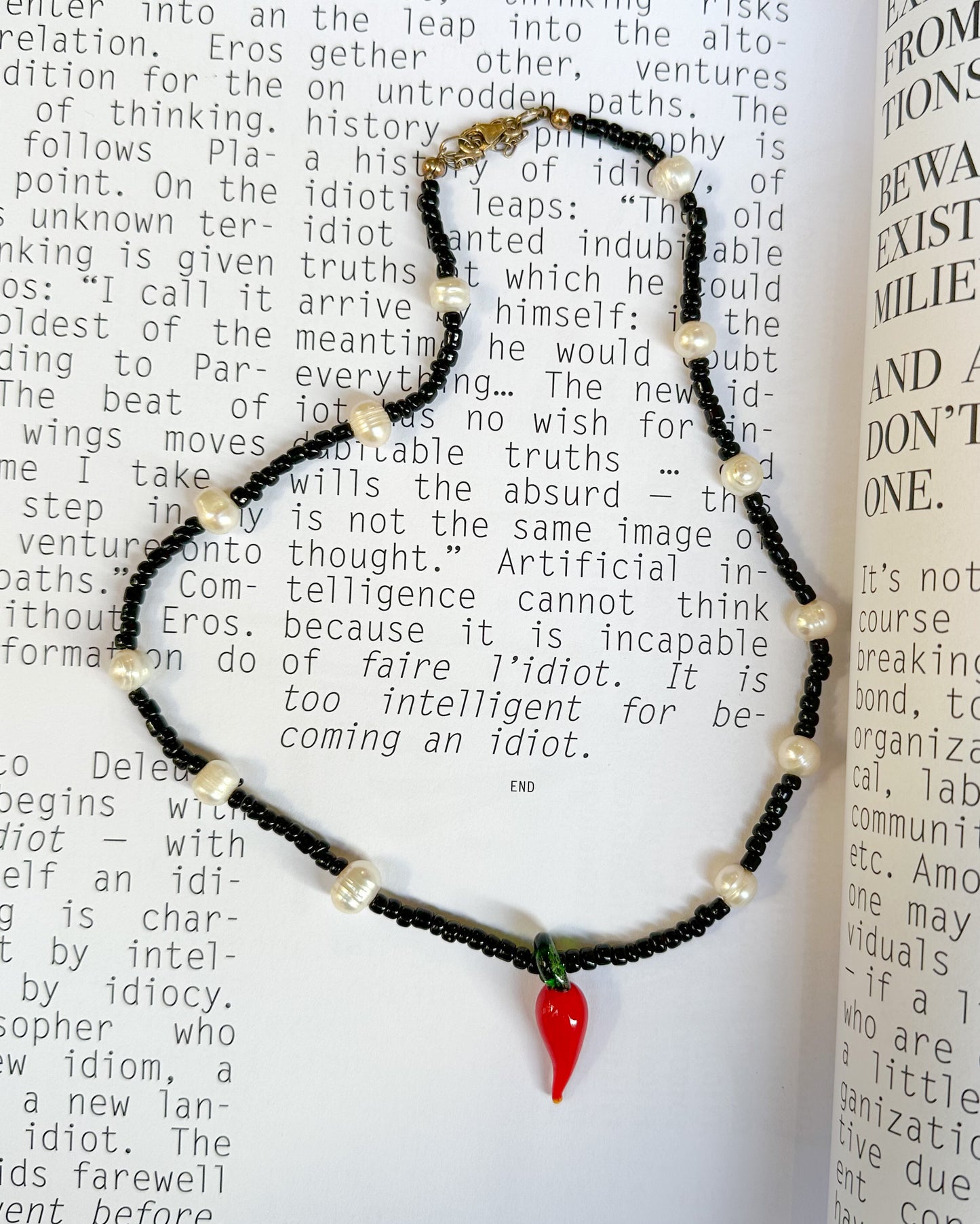 Pearls + cristal chili and black beads necklace.
