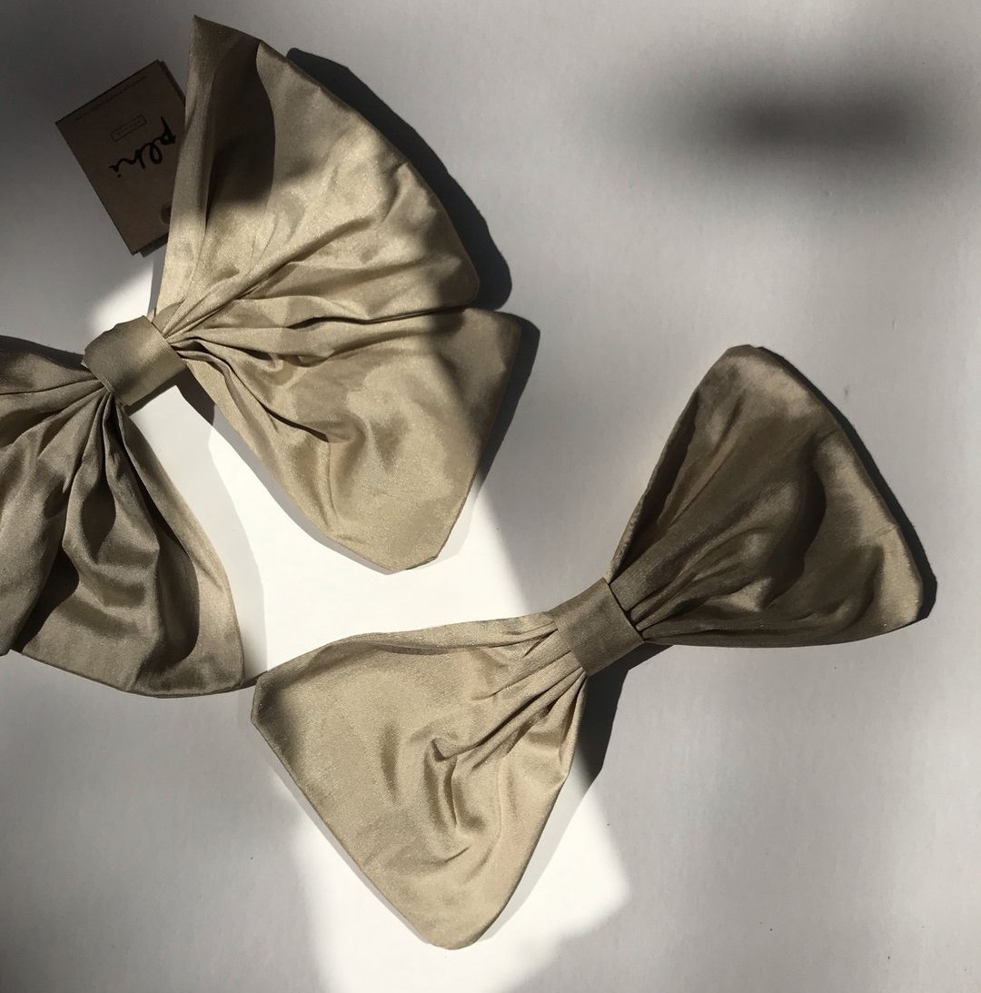 Classic raw silk bow barrette. - Plhi studio